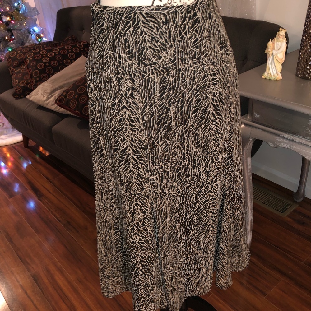 Jones wear women’s skirts 6P